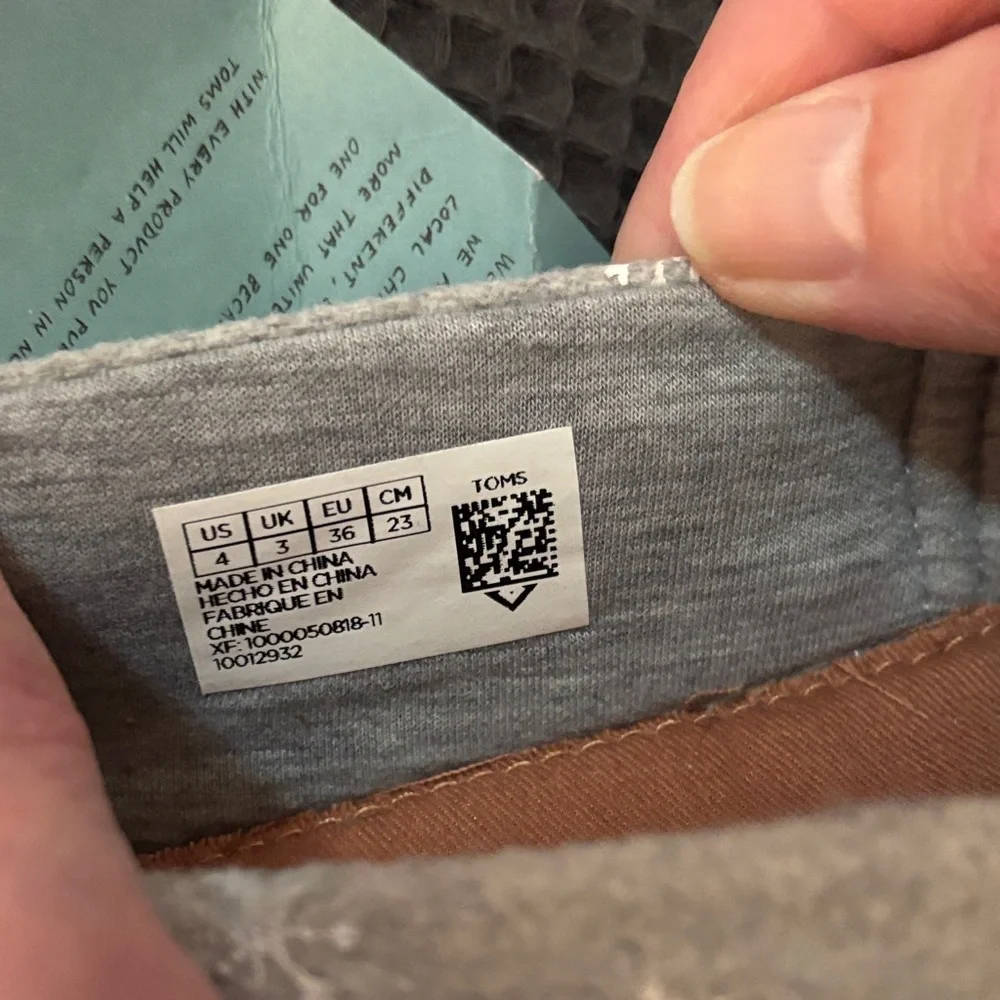 Toms Light Gray Slip-Ons with White Snowflake Pattern Youth Size 4 NWT